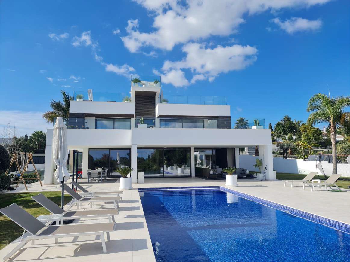 VILLA URB. ALTOS DE PUENTO ROMANO (MARBELLA)