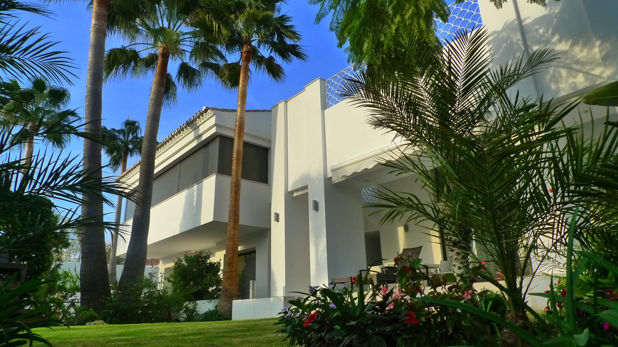 VILLA EN URBANIZACIÓN ALOHA GOLF