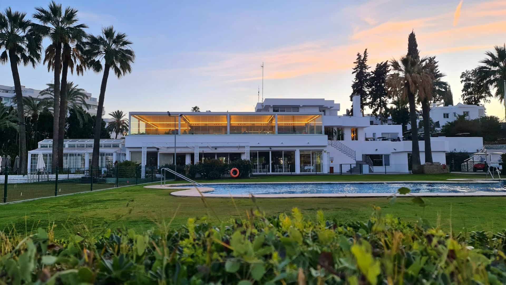 Terraza del Club de Golf Guadalmina, Marbella - diseño de Alfonso Castellón