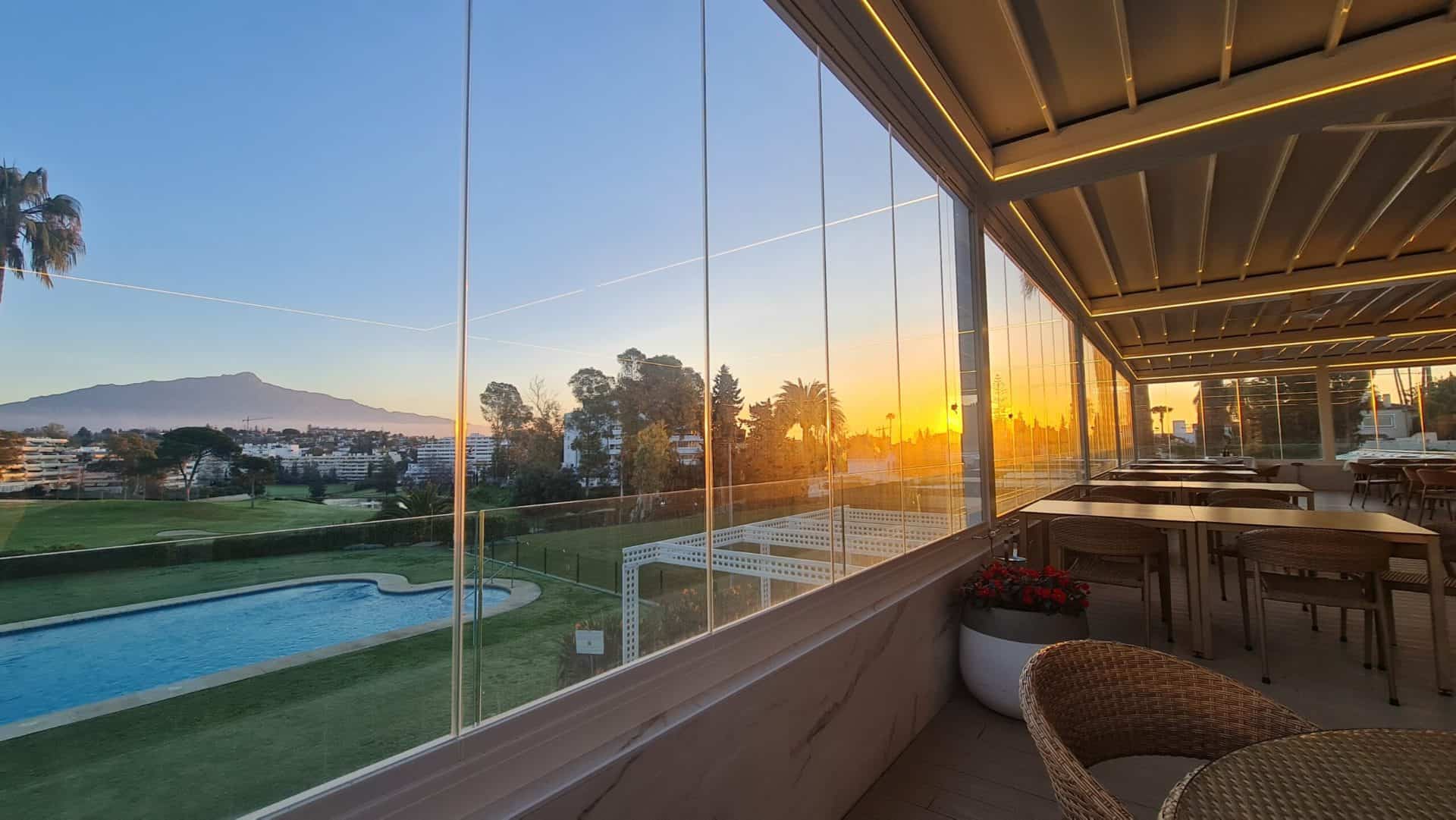 Terraza Club De Golf Guadalmina (Marbella) - interiorismo de Alfonso Castellón (2)