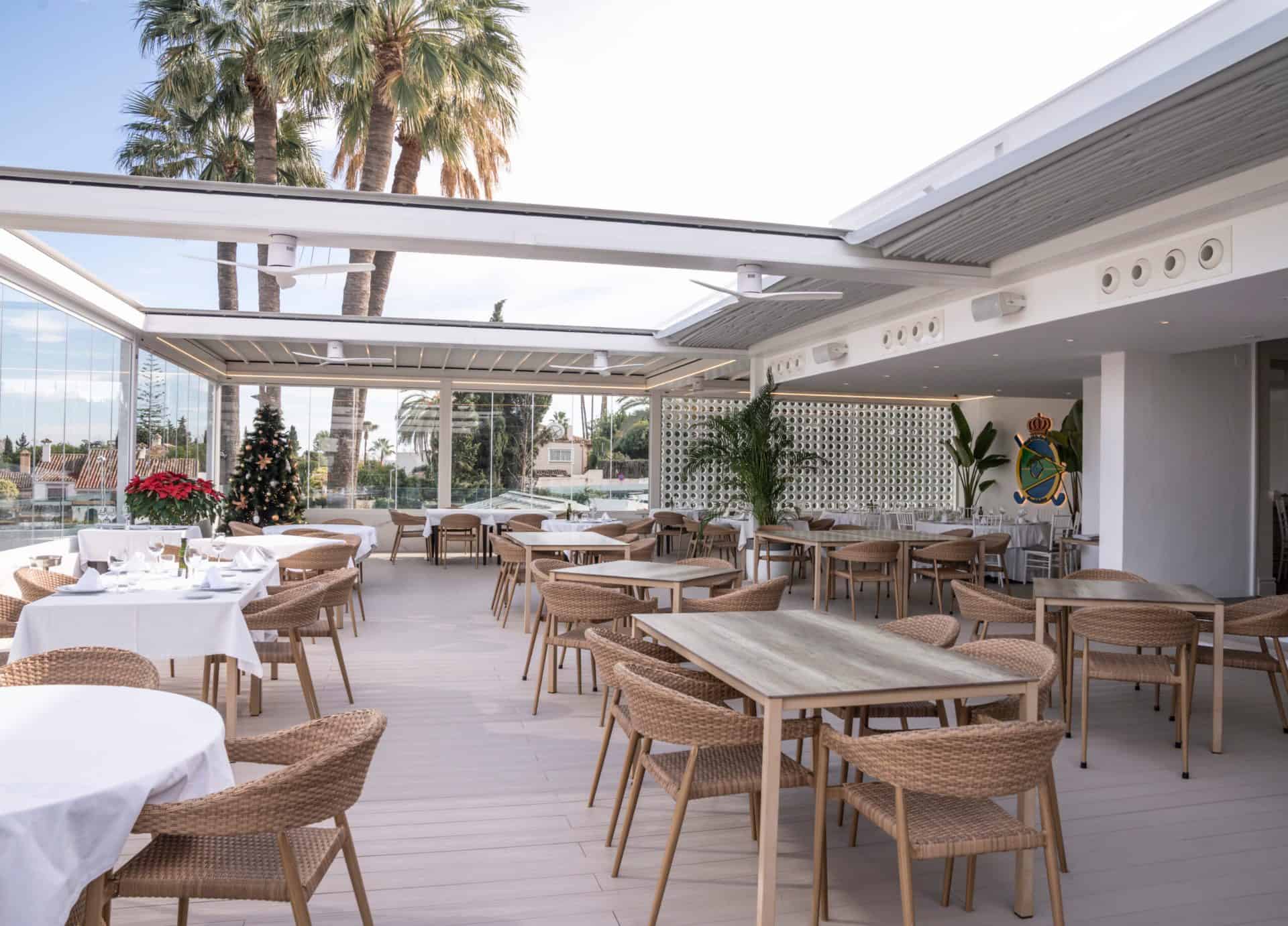 Terraza Club De Golf Guadalmina (Marbella) - interiorismo de Alfonso Castellón (3)