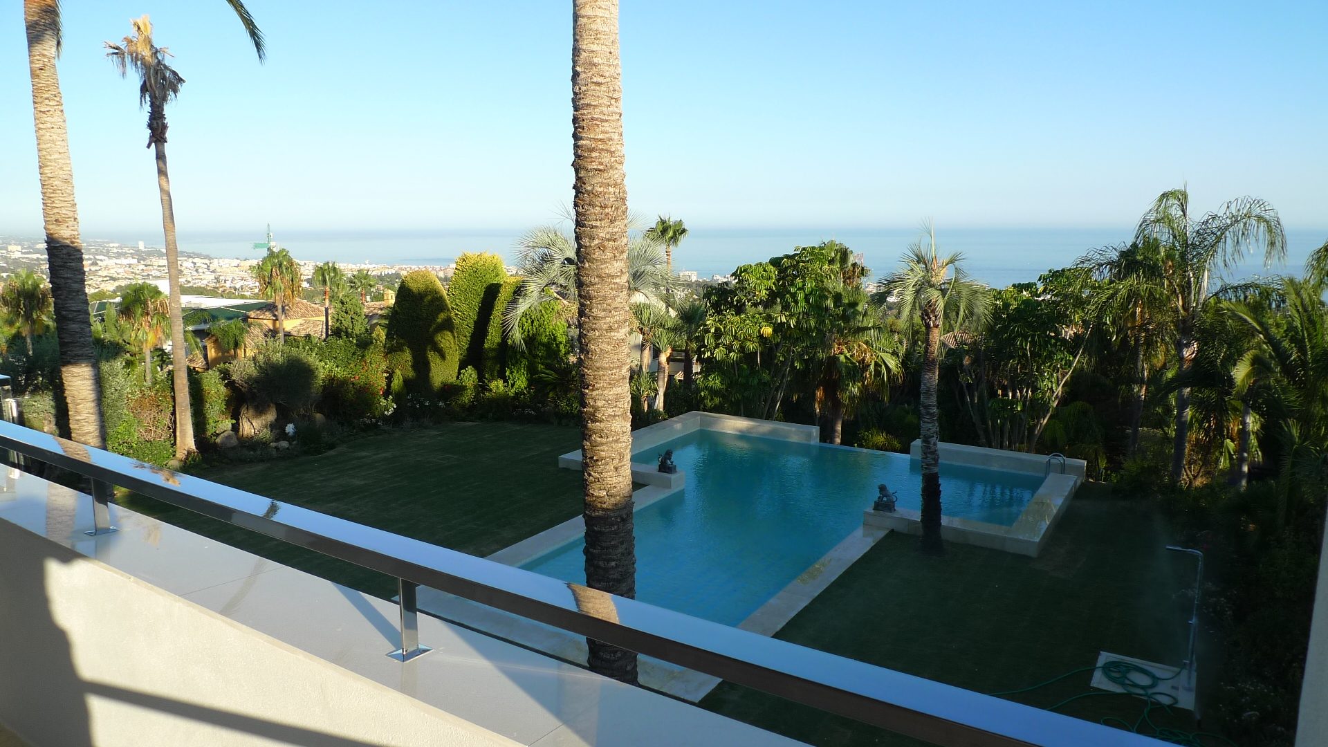 Villa Sierra Blanca – Calle Bach - interiorismo de Alfonso Castellón (2)